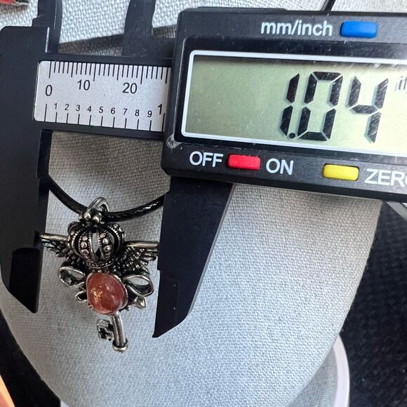 Sandstone Wing Crown Pendant Necklace and Earrings Jewelry Set‎ - Picture 8 of 16